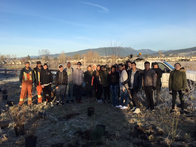 group shot tree planting at Blakeburn lagoon dec 4 2018.JPG
