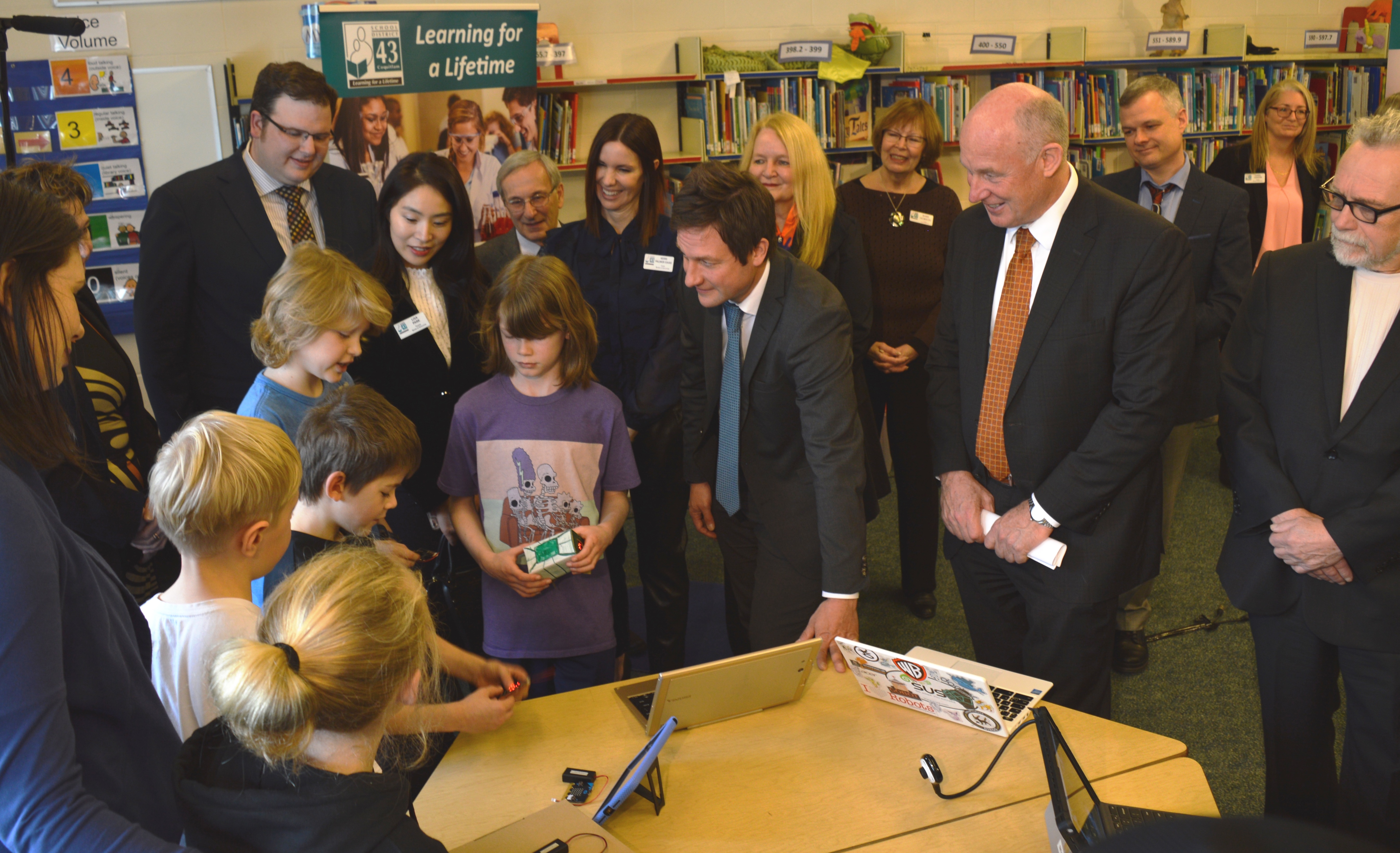 Minister with Irvine student micro bit activity Jan 30, 2018.jpg