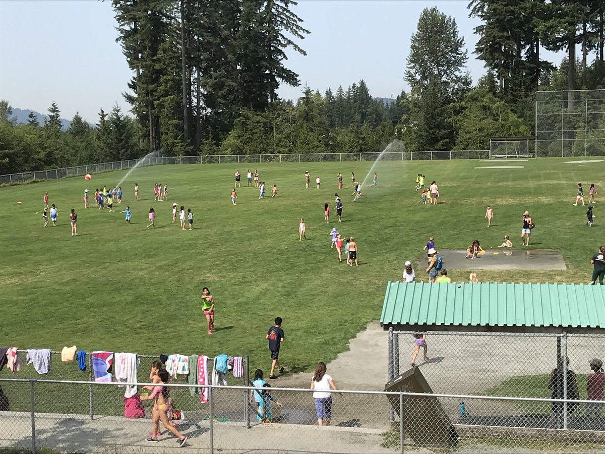 summer learning 2018 Aspenwood sprinkler event (002).jpg
